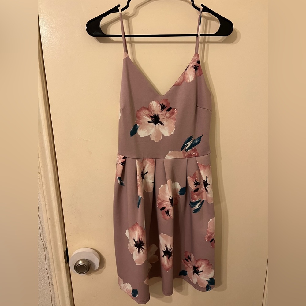 Beautiful Soprano floral pink purple dress size large, never worn